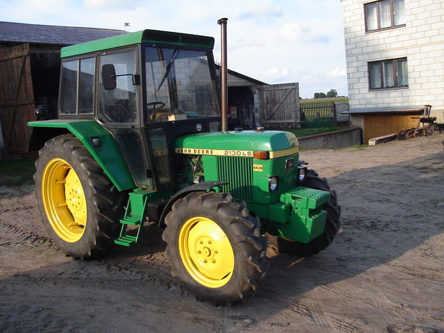 Sprzedam Ciągnik Rolniczy John Deere 2130 Napąd 4x4 Stan Maszyny Rolnicze Serwis Ogłoszeniowy 